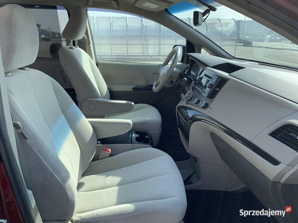 TOYOTA SIENNA 8 OSOB FRA VAT 23 Rok produkcji 2011 Kraków