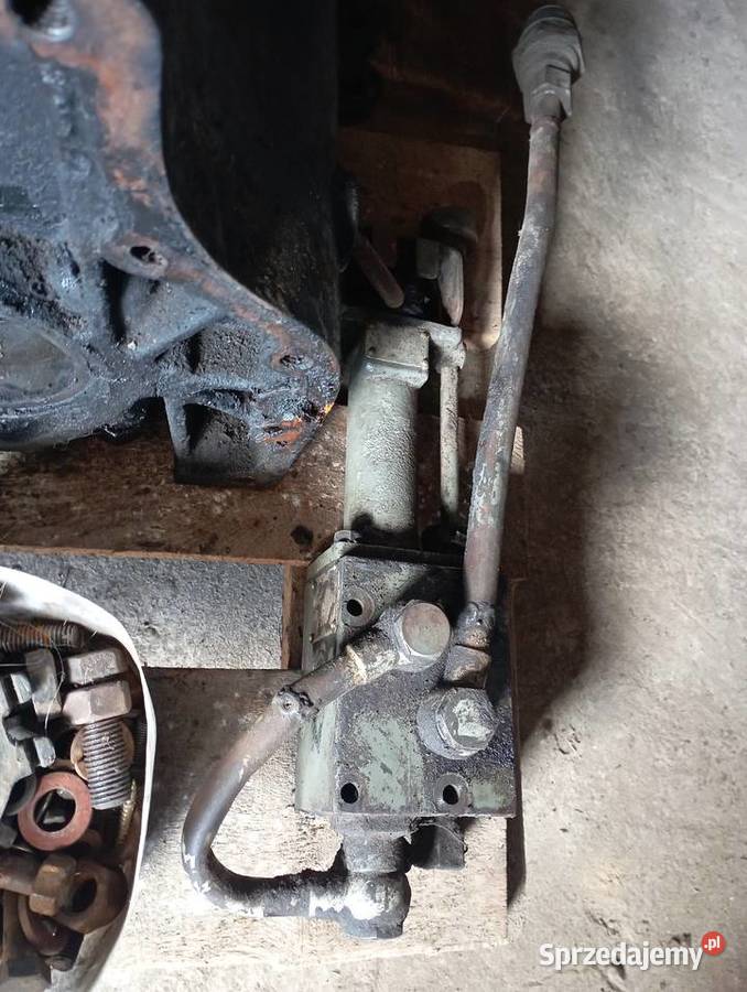 Rozdzielacz Ursus C 330 C330 C325 C 325 C328 C nieuszkodzony Konin