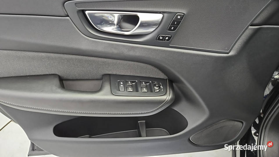 Volvo XC 60 B4 D Plus Dark aut Z Polskiego światła do jazdy dziennej mazowieckie Warszawa
