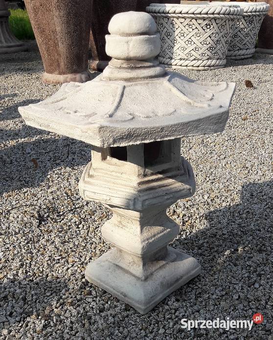 Figura ogrodowa betonowa LAMPA L8 pagoda