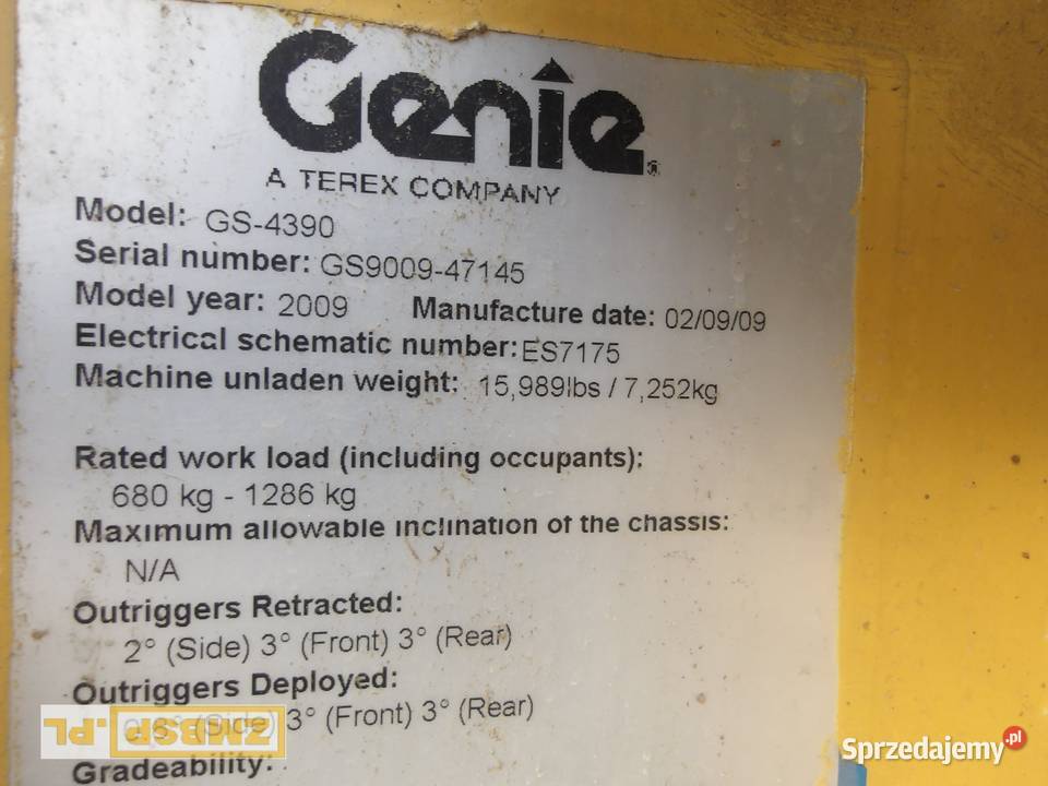 Podnośnik nożycowy spalinowy 4x4 Genie GS4390 RT