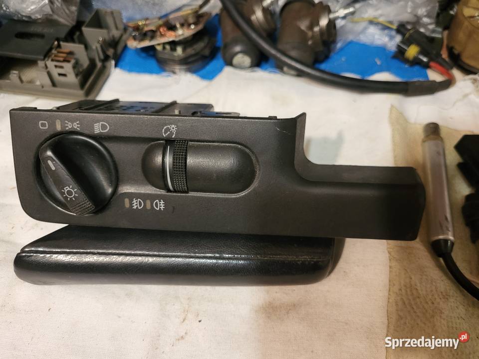 Drzwi prawy przód LA7W I inne części Motoryzacja Tychy sprzedam