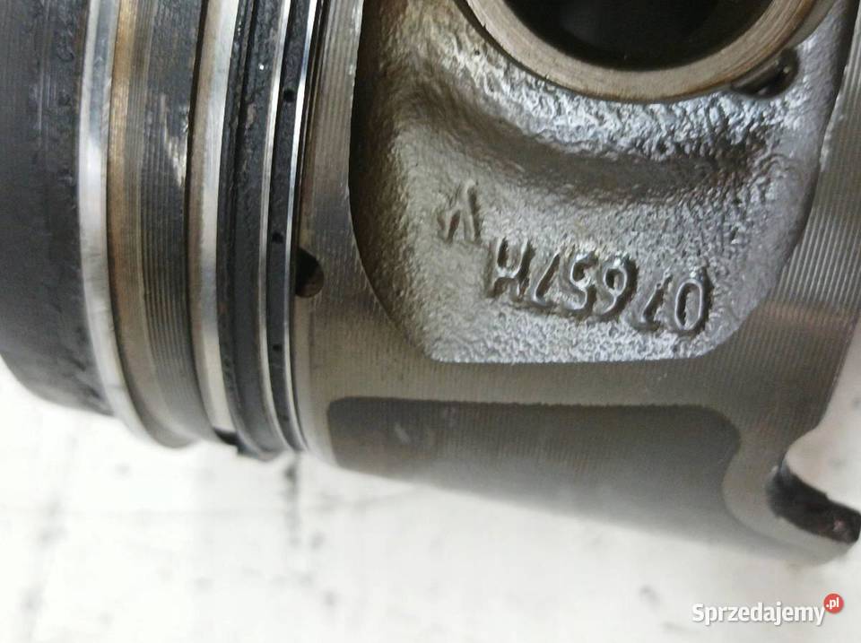 TŁOK KORBOWÓD 07657H 15 DCI Renault Megane III Blok silnika