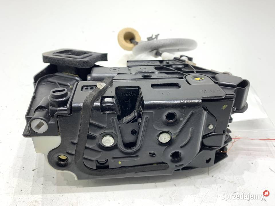 ZAMEK DRZWI LEWY TYŁ VW PASSAT B8 Kombi