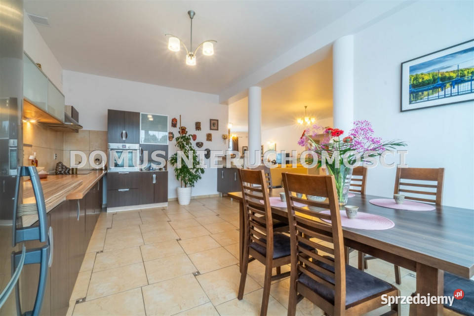 Dom wolnostojący Brzeziny 1641m2 sprzedam