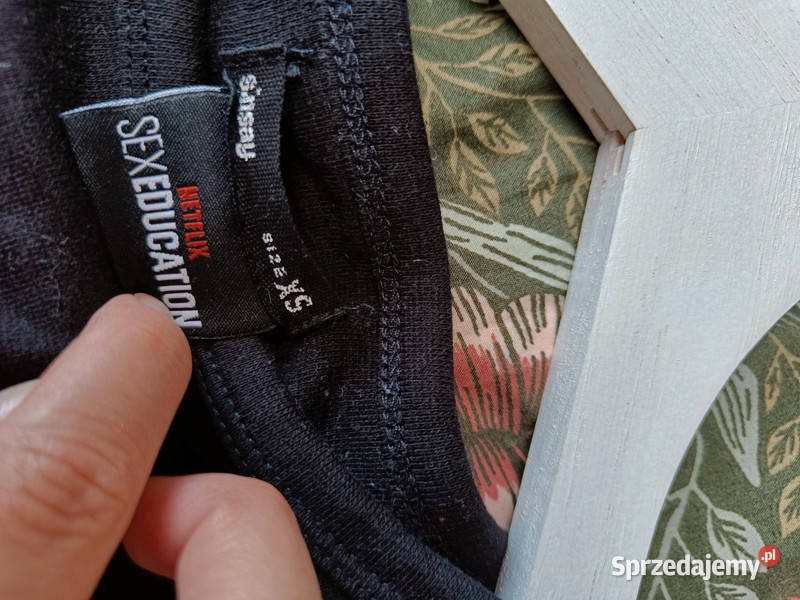 Krotki Tshirt Sex Education Sinsay r 34 XS czarny podkarpackie Dąbrowica