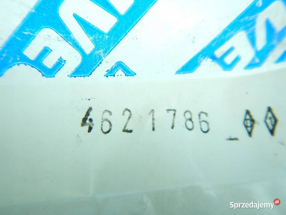 USZCZELNIACZ GUMA TYLNEGO WAHACZA IVECO 697300 Części samochodowe