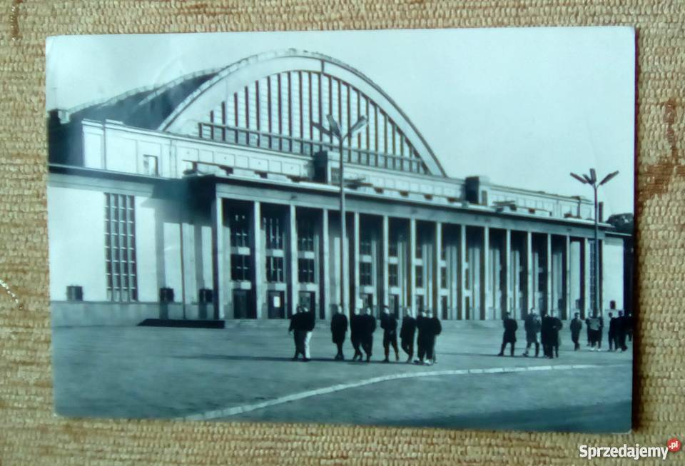 HALA SPORTOWA NAZYWANA PAŁACEM SPORTOWYM W ŁODZI Piszczac