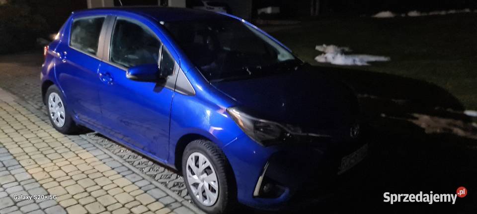 Toyota Yaris 15 benz salon