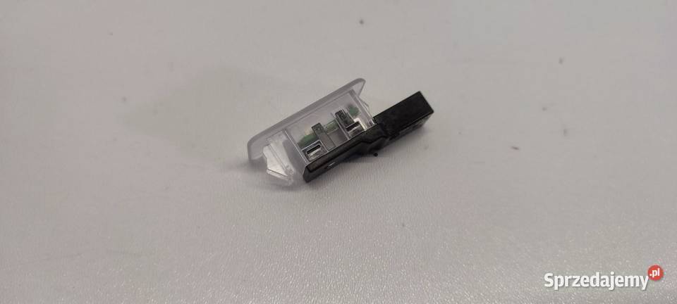 SKODA SUPERB 4 LAMPKA KABINY LED 10A947409