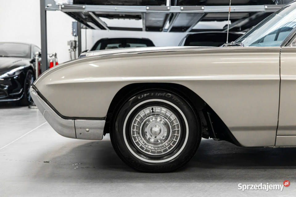 Ford Thunderbird 64 V8 Stan kolekcjonerski 1963 Thunderbird Węgrzce