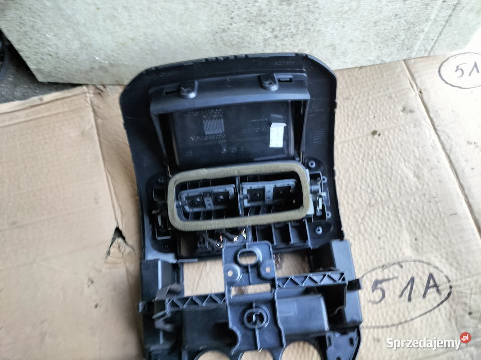 VW POLO MK4 9N ŚRODKOWA KRATKA NAWIEWU RAMKA osobowe Kamień-Kolonia