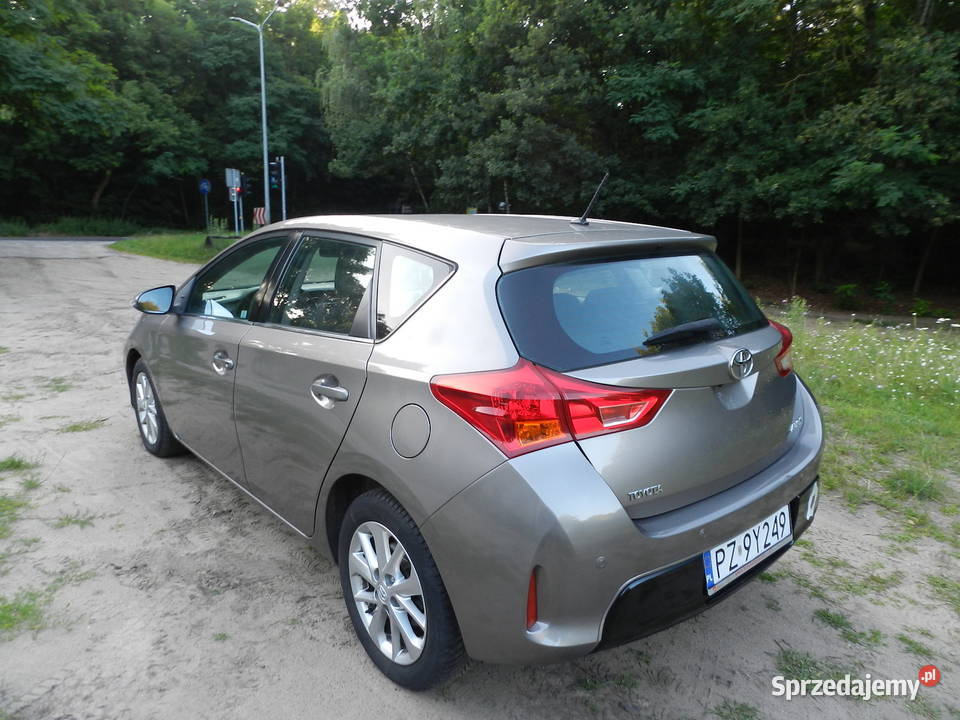 Toyota Auris II Benzyna 16 śliczna SERWISOWANA CD