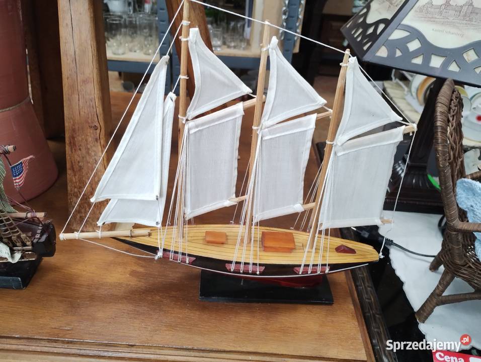 Modele drewniane statków.