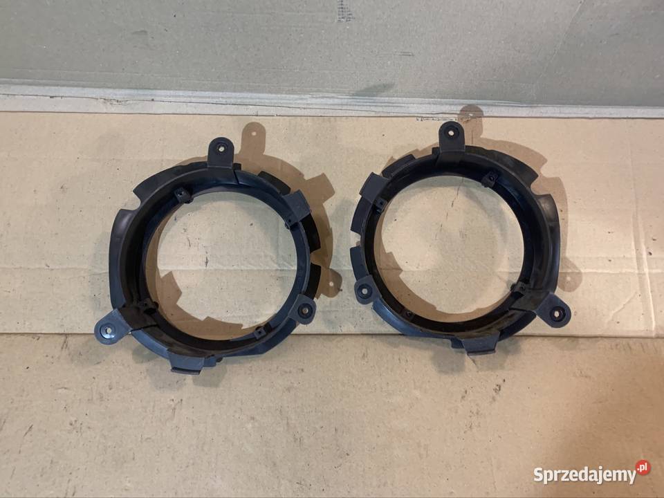 1U0035242 dystans mocowanie głośnika skoda