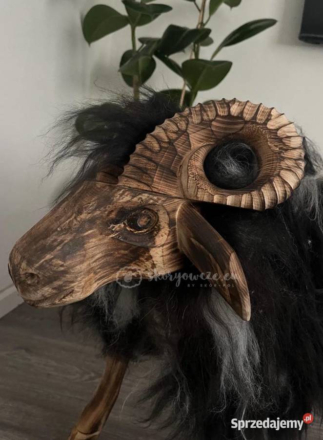 Baran dekoracyjny drewniany ze skóry owczej małopolskie Szaflary