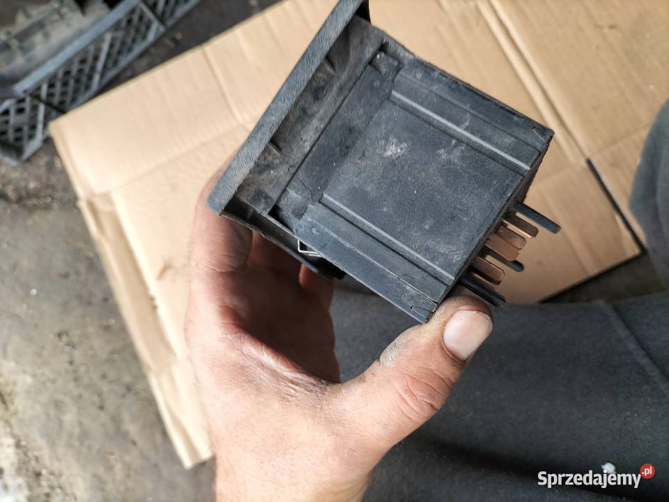 WŁĄCZNIK PRZEŁĄCZNIK ŚWIATEŁ VECTRA B osobowe lubelskie Kamień-Kolonia