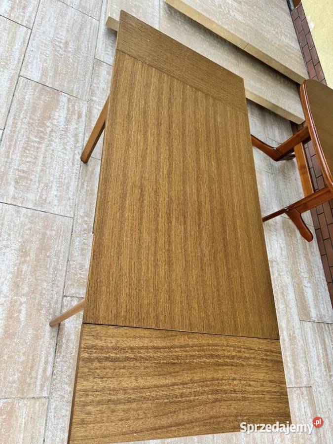 Stół rozkładany prosty w kolorze dębowym do Sulbiny