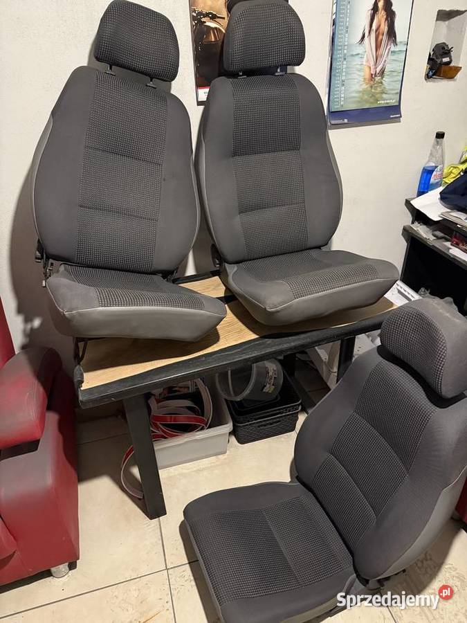 Fotele kanapa Opel vivaro komplet Rok produkcji 2008 sprzedam