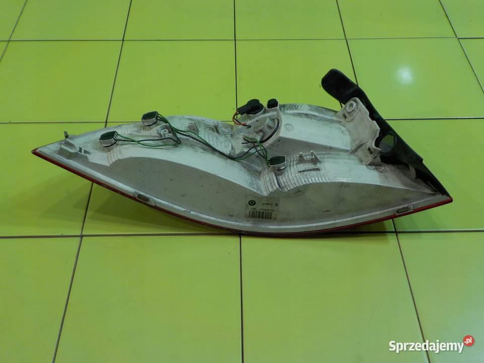 SKODA SUPERB II 20 TDI AUT 13r HB 5D lampa prawa Motoryzacja Suków