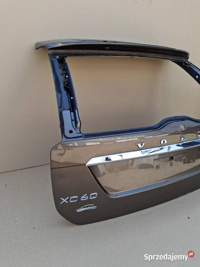 VOLVO XC 60 KLAPA BAGAŻNIKA TYŁ EMBLEMAT CHROM Bieleń