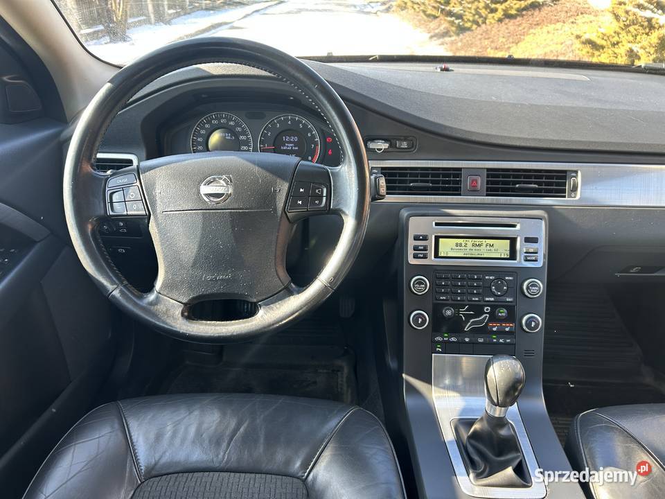 Volvo V70 20 benzyna MOMENTUM model 2009 240000km