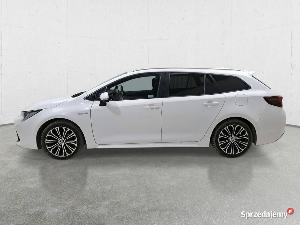 Toyota Corolla Seria E16 2012 Rok produkcji 2020 Komorniki