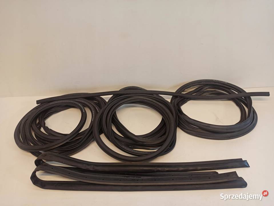 USZCZELKA SKODA KODIAQ 565837119A 565867368B sprzedam