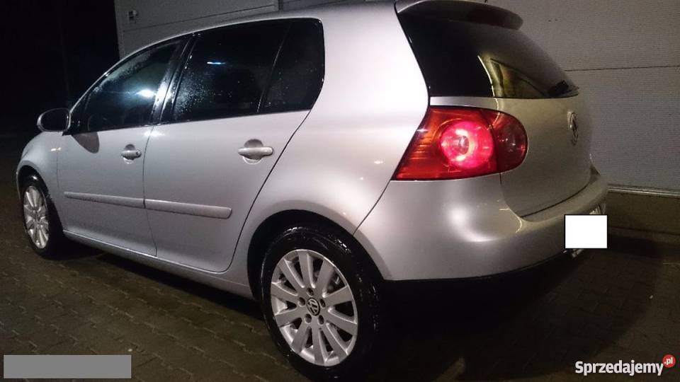 Volkswagen Golf srebrny