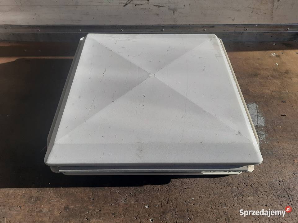 Szyberdach z wentylatorem 12V do przyczepy Skokowa