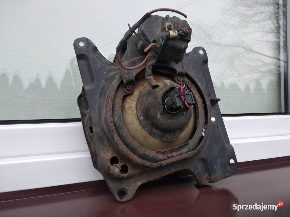 Nissan Navara D21 King Cab lampa przednia prawa Sieradz sprzedam