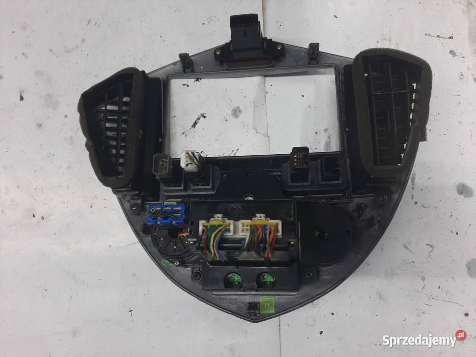 Kia Carens II panel nawiewu klimatyzacji ramka osobowe Ksawerów