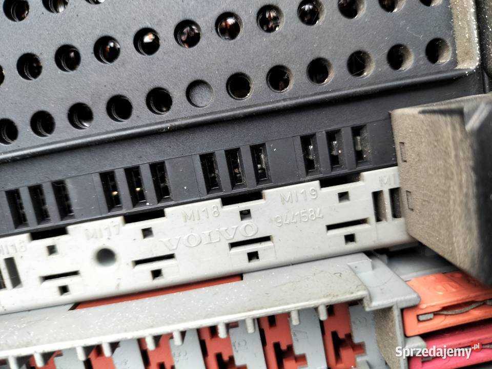 SKRZYNKA BEZPIECZNIKÓW VOLVO S80 S 80 24 9494673 Kamień-Kolonia