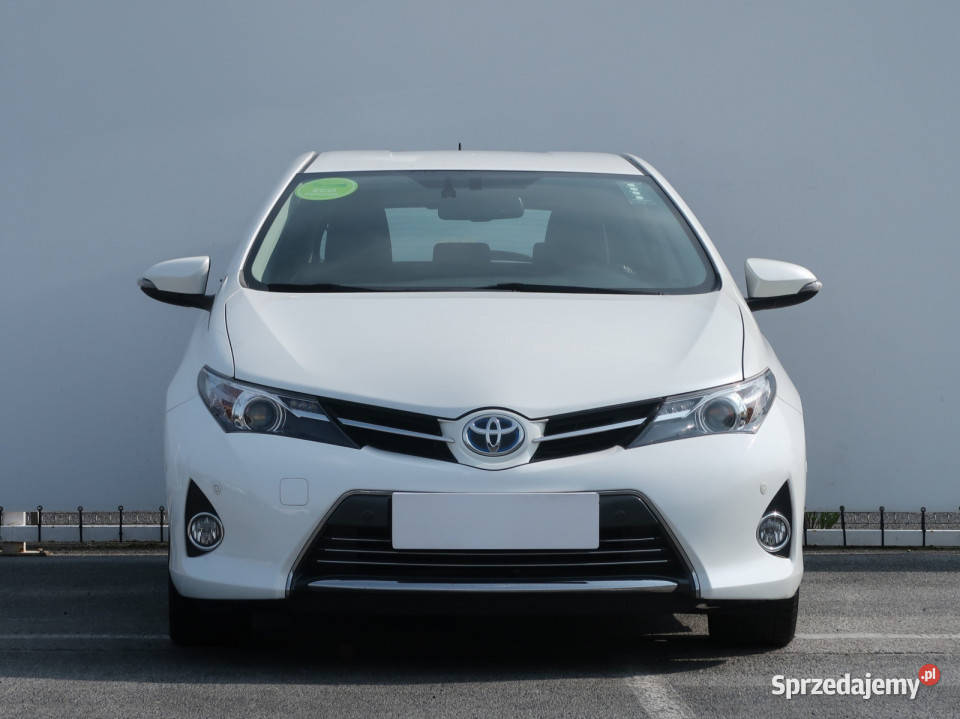 Toyota Auris Hybrid benzyna