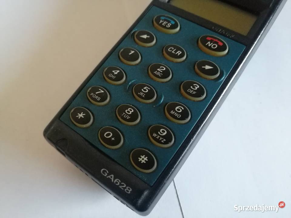 Stary telefon komórkowy Ericsson GA628 niebieski