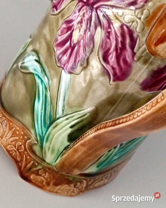 Antyczny dzban Onnaing z kwiatami irysów w lubelskie Lublin