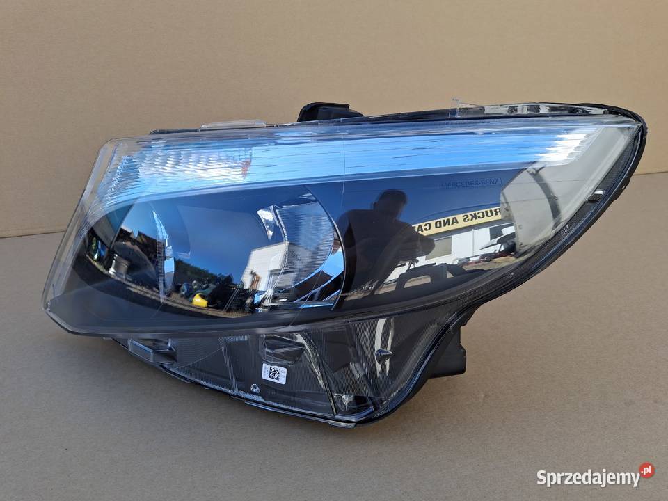 MERCEDES VITO VKLASA W447 REFLEKTOR LEWY LAMPA Bieleń