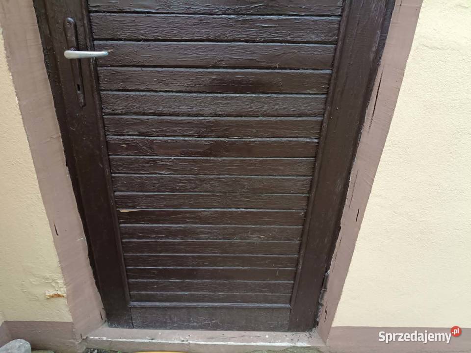 Solidne drzwi drewniane brązowe zewnętrzne łódzkie Łódź