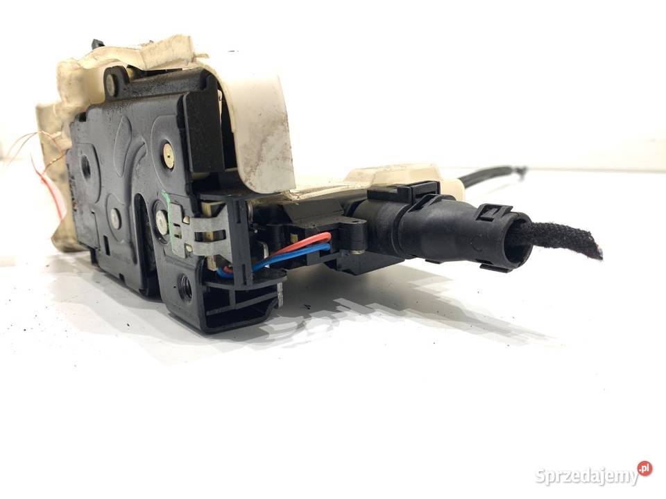 ZAMEK DRZWI PRAWY PRZÓD VW GOLF V Hatchback 0310