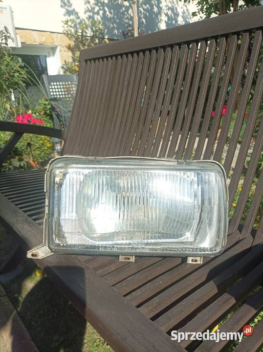 Audi 100 C2 lampa przednia prawa