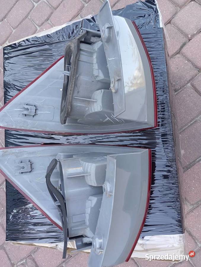 Mitsubishi Pajero SPort 2 lampy tył tylne Ruda Śląska