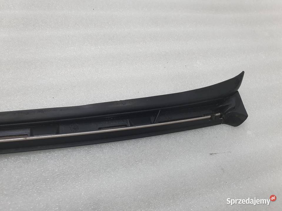 LISTWA SZYBY CZOŁOWEJ PRAWA MERCEDES W204
