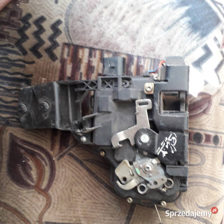 Zamek kierowcy VW PASSATA B5 przed liftem osobowe Części samochodowe Żabno sprzedam
