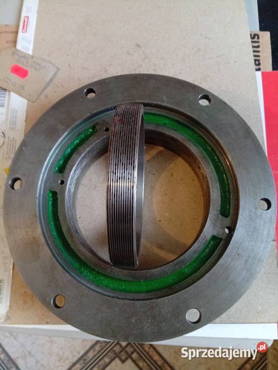 Tuleja łożyskowa z nakrętką C 360 Płock