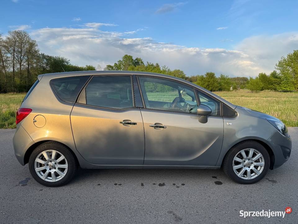 Sprzedam samochód osobowy opel Meriva B klimatyzacja Staszów