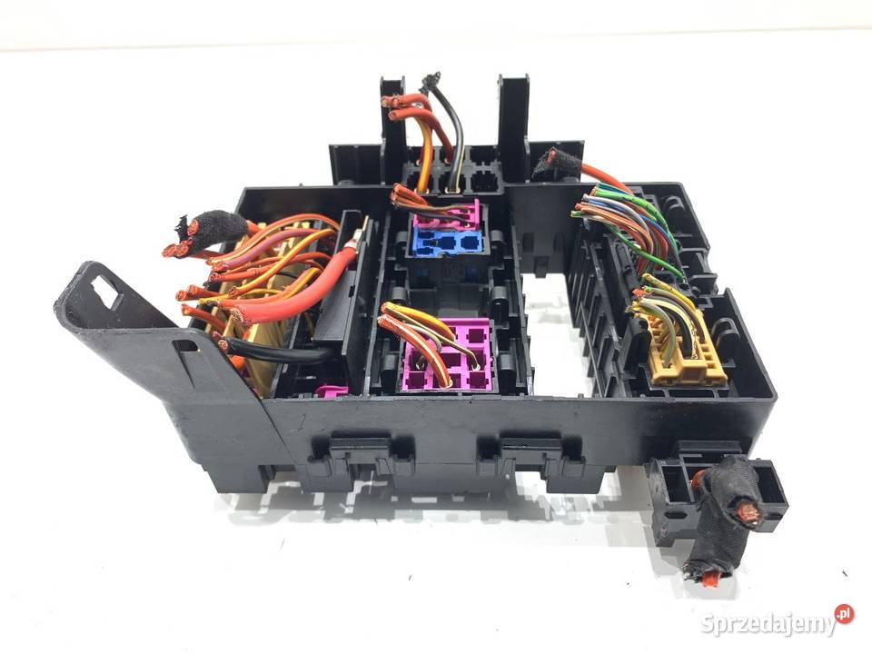 SKRZYNKA BEZPIECZNIKÓW PORSCHE PANAMERA