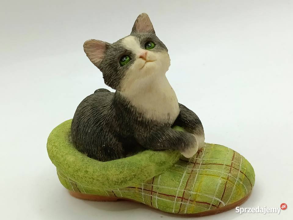 Figurka Leonardo kot w zielonym bucie Zamość