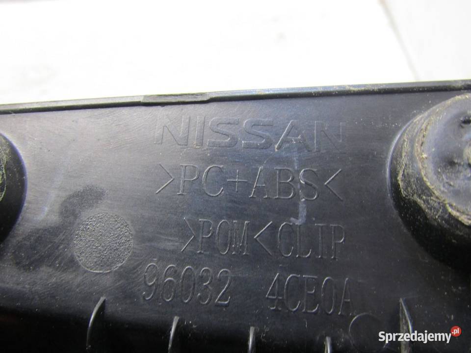 LISTWA OSŁONA LAMPY PRAWY TYŁ TYLNA NISSAN osobowe