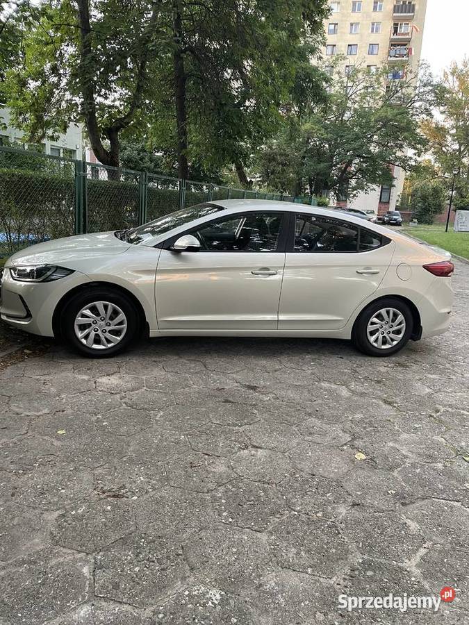 Sprzedam Hyundai Elantra 2018 R beżowy Elantra