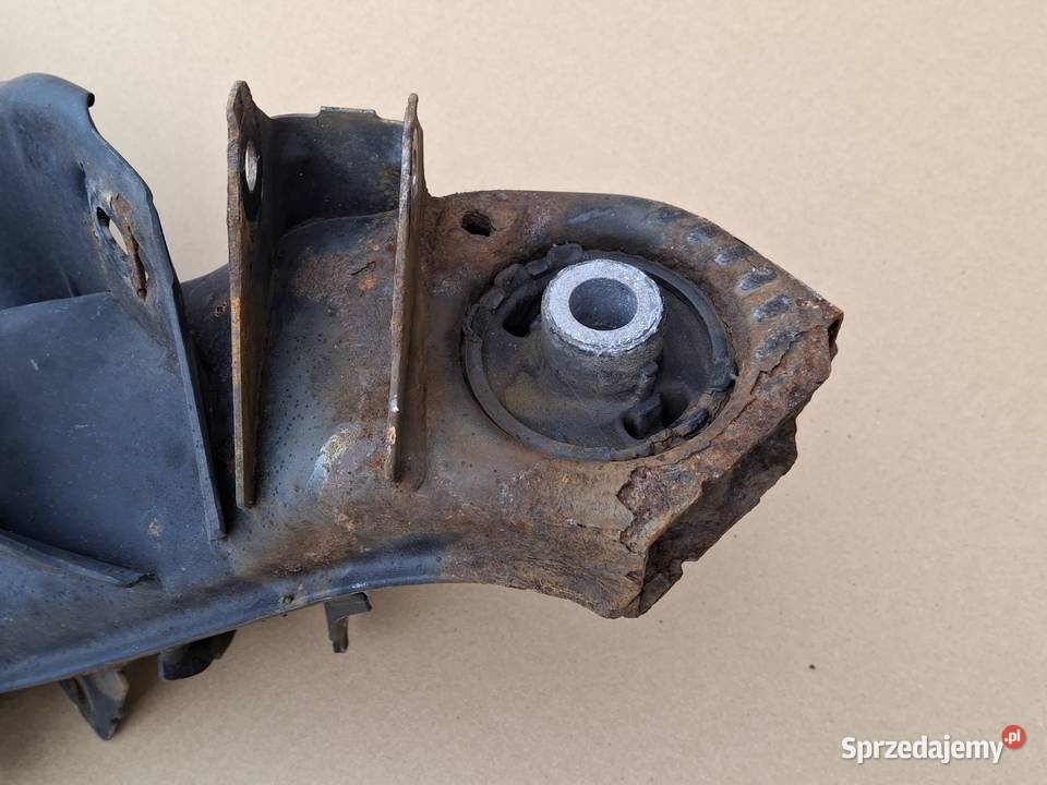 MERCEDES CKLASA W204 SANKI WÓZEK TYŁ BELKA Bieleń sprzedam